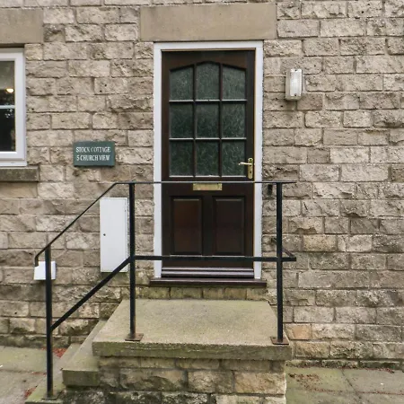 5 Church View * Pickering