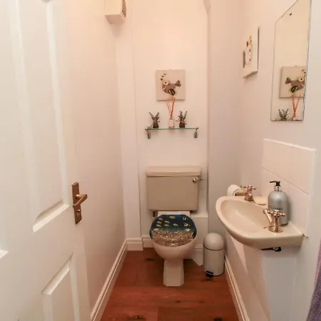 5 Church View * Pickering