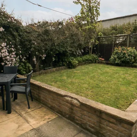 5 Church View * Pickering